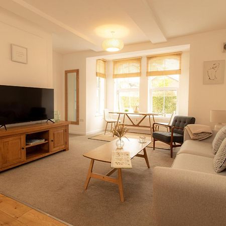 Crescent House Apartments 텔퍼드 외부 사진