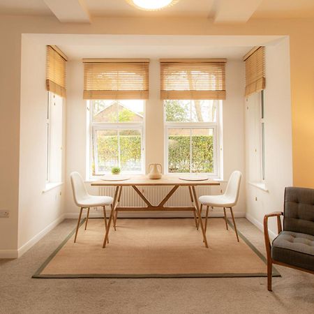 Crescent House Apartments 텔퍼드 외부 사진