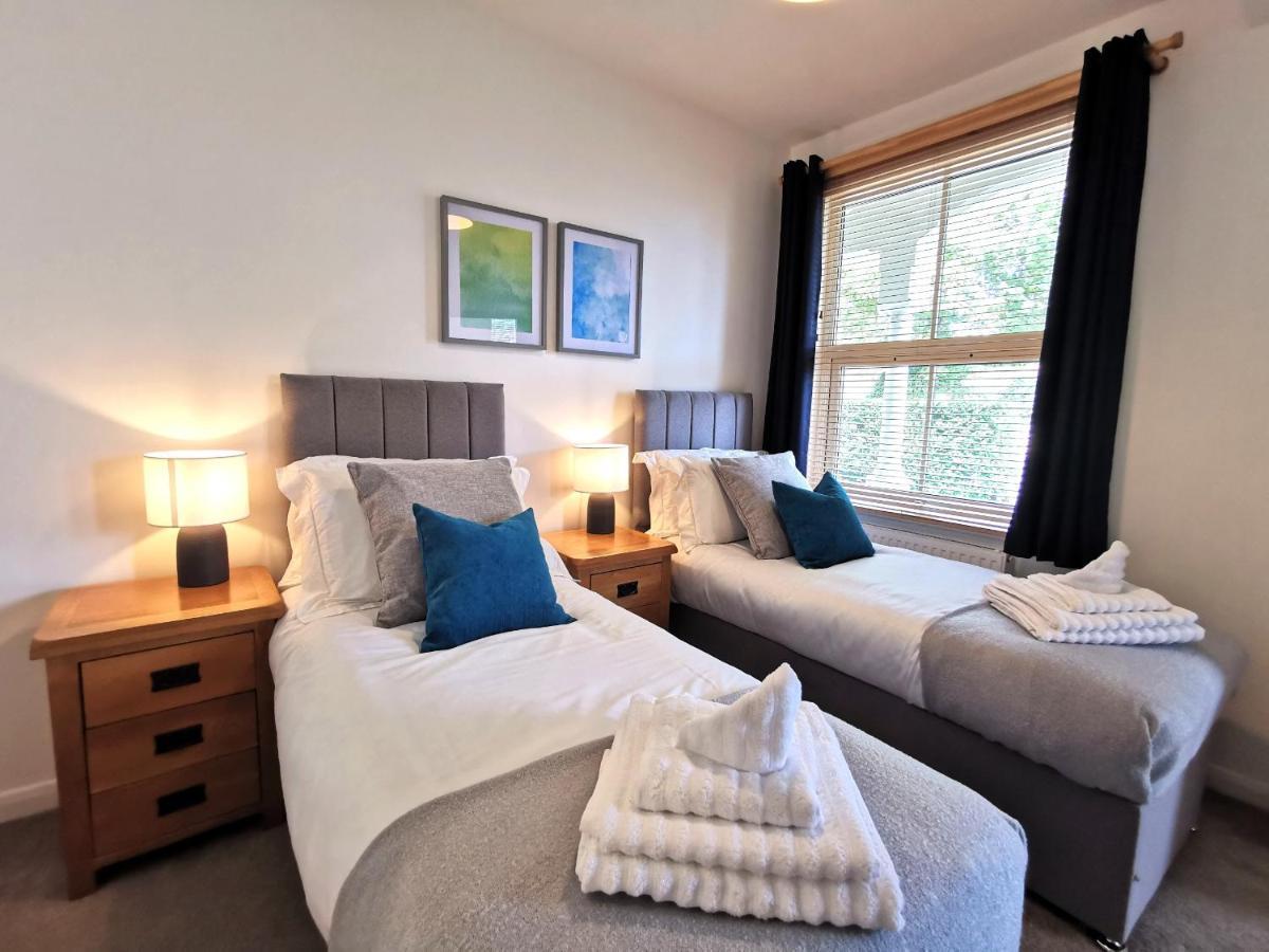 Crescent House Apartments 텔퍼드 외부 사진