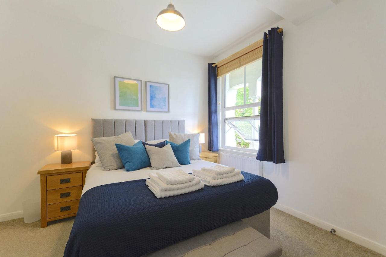 Crescent House Apartments 텔퍼드 외부 사진