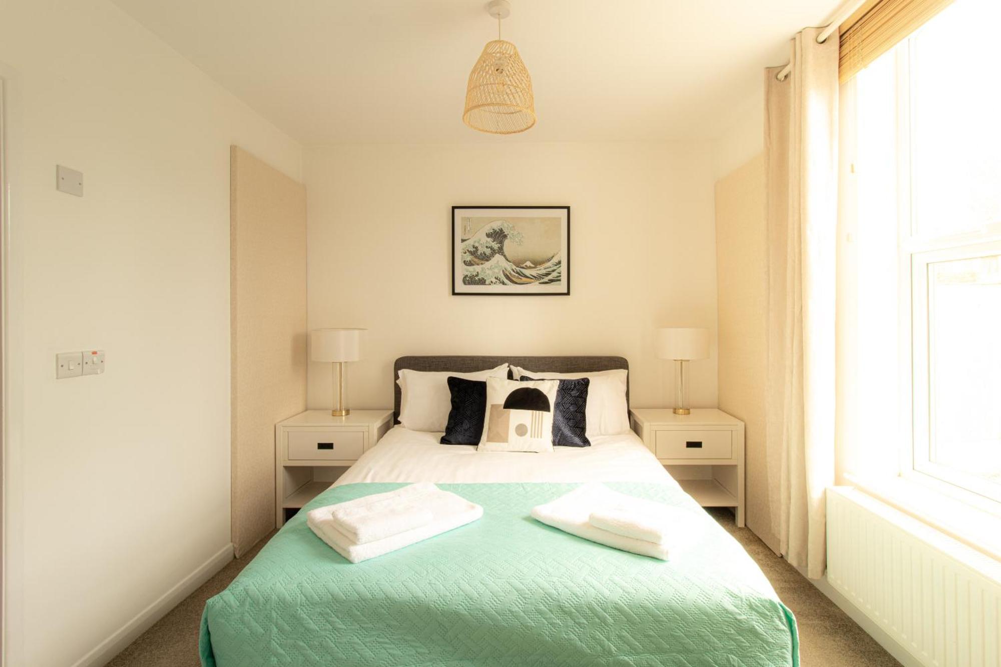 Crescent House Apartments 텔퍼드 외부 사진