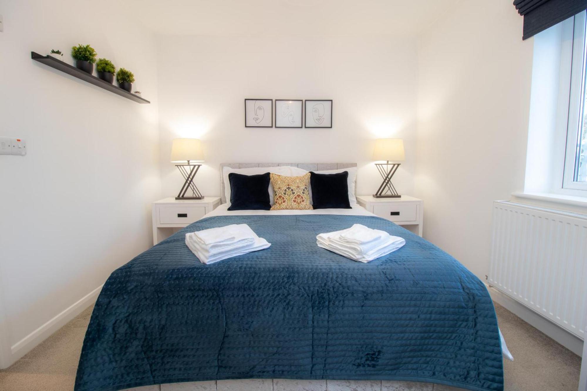 Crescent House Apartments 텔퍼드 객실 사진