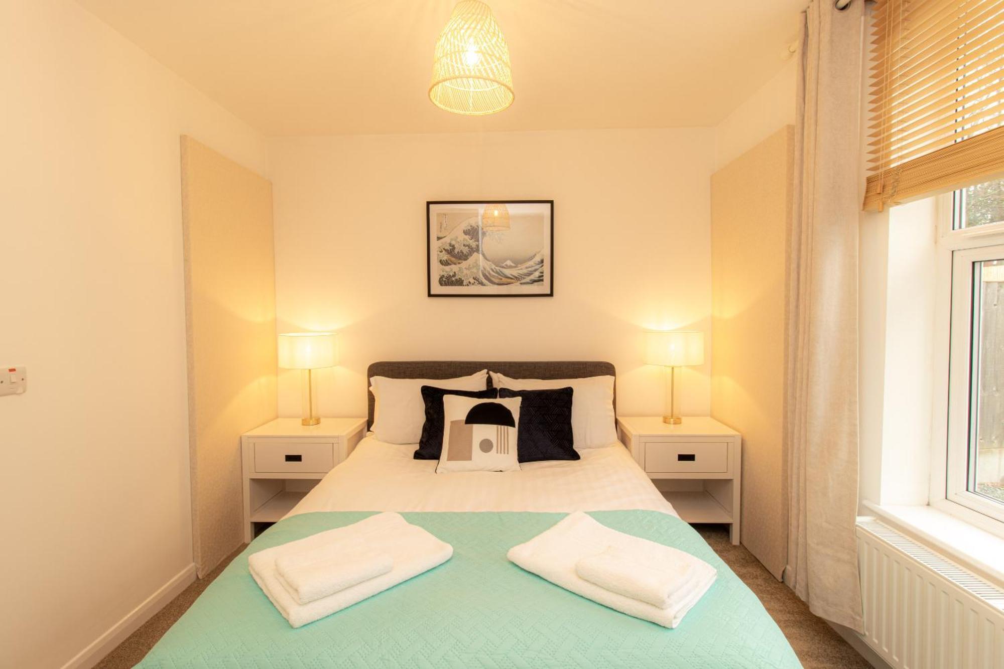 Crescent House Apartments 텔퍼드 객실 사진