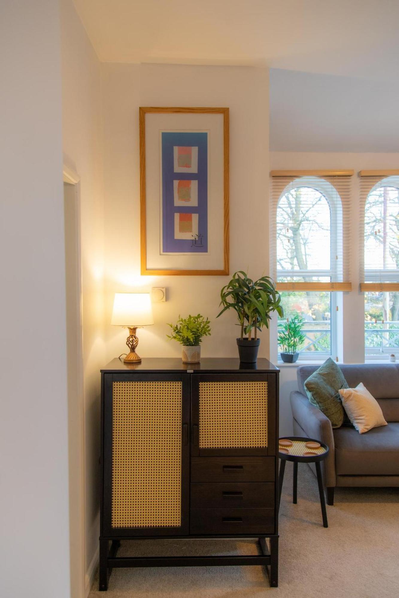 Crescent House Apartments 텔퍼드 객실 사진