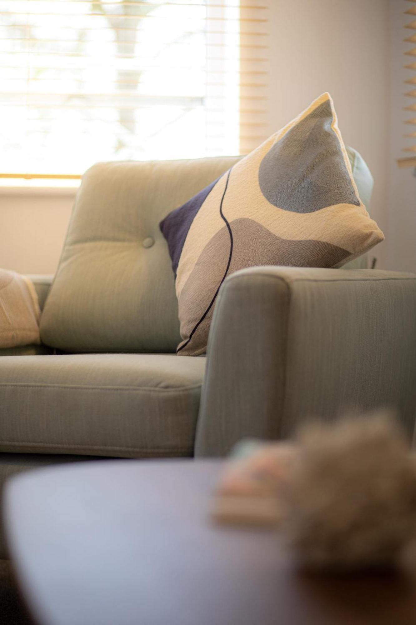 Crescent House Apartments 텔퍼드 객실 사진