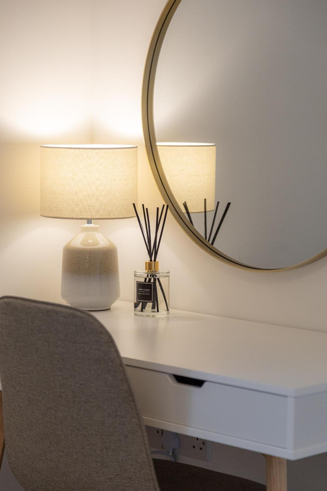 Crescent House Apartments 텔퍼드 객실 사진