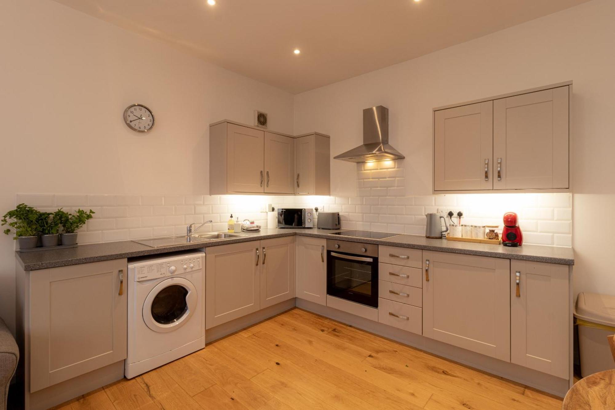 Crescent House Apartments 텔퍼드 객실 사진