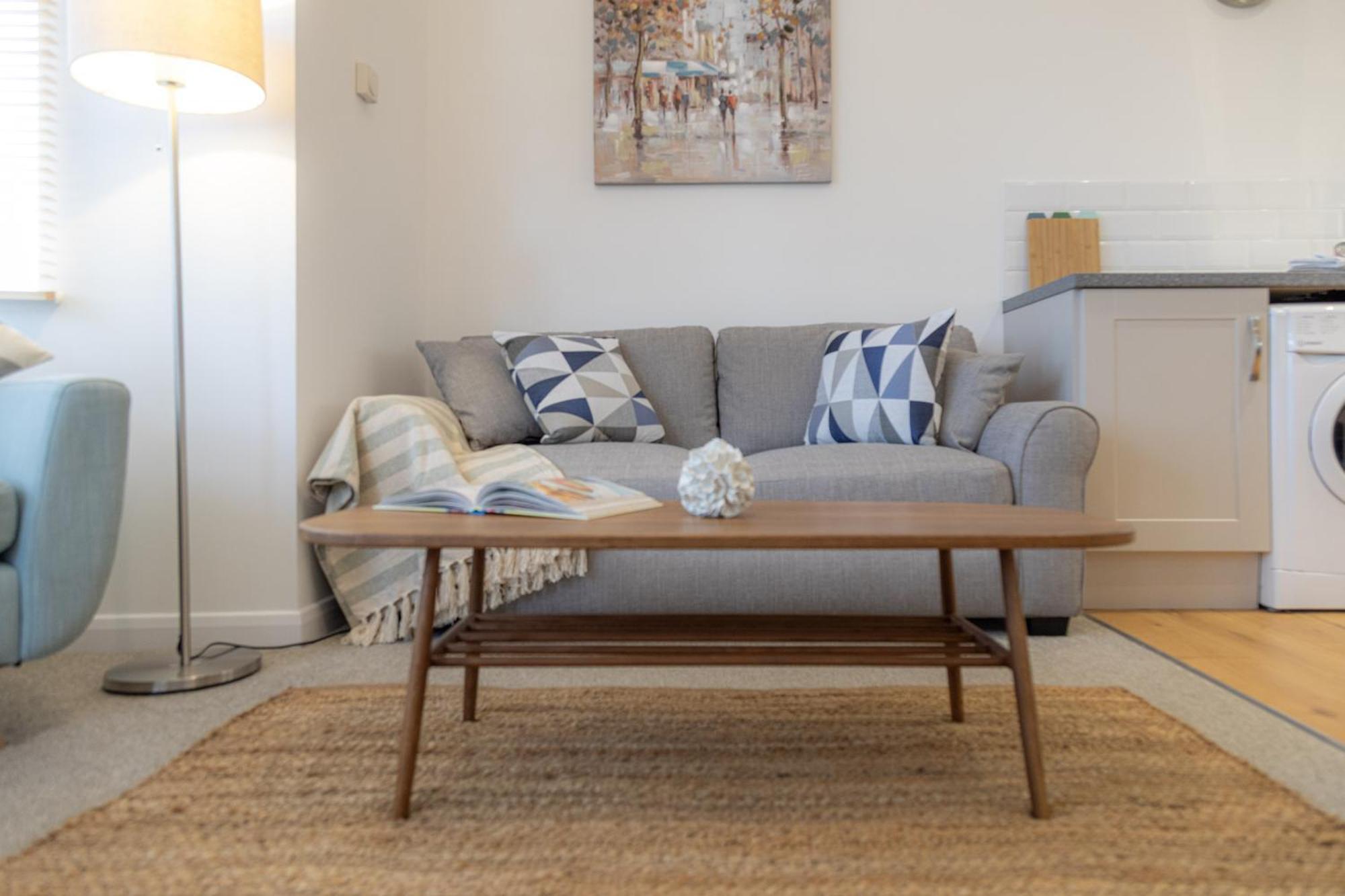 Crescent House Apartments 텔퍼드 객실 사진