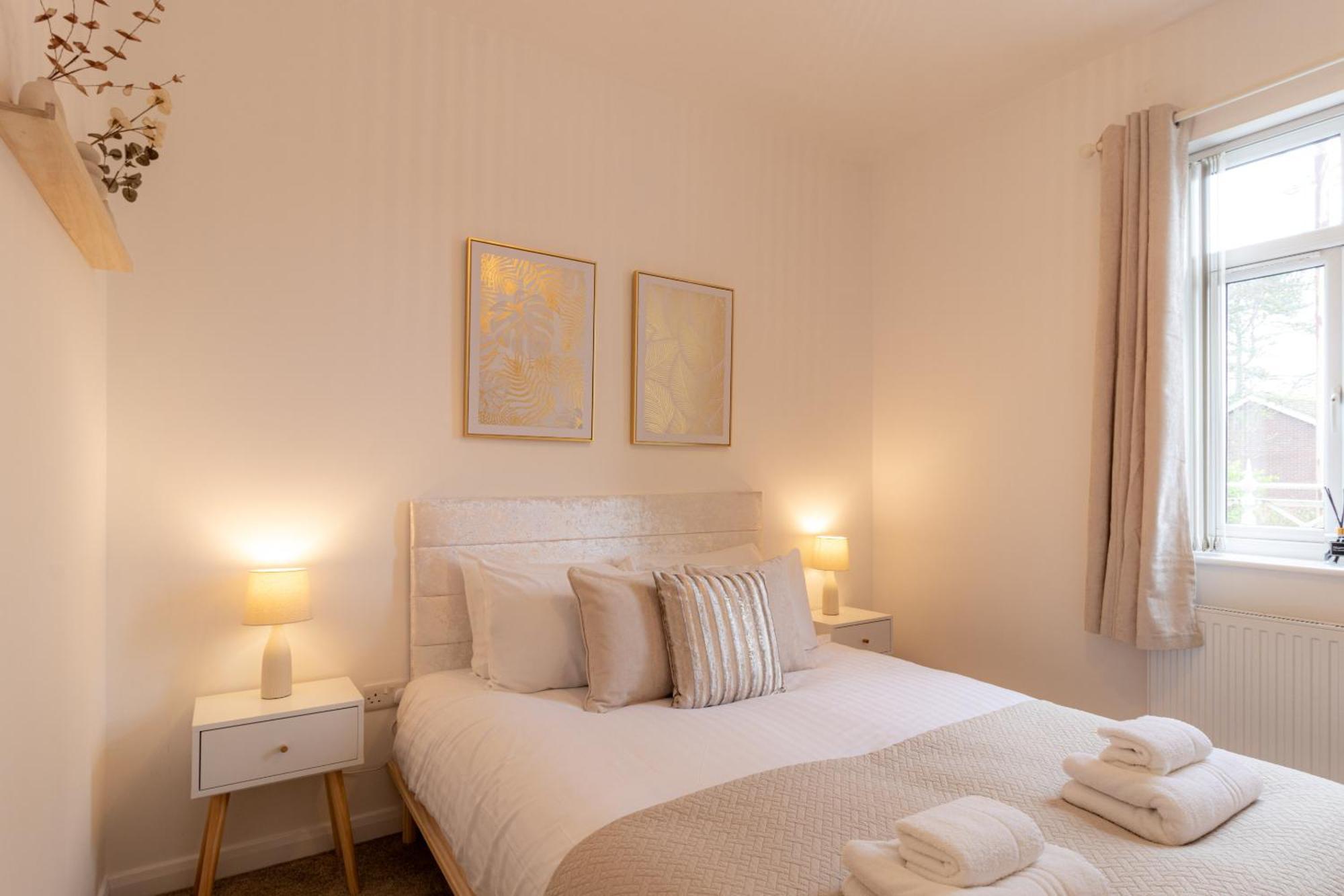 Crescent House Apartments 텔퍼드 객실 사진