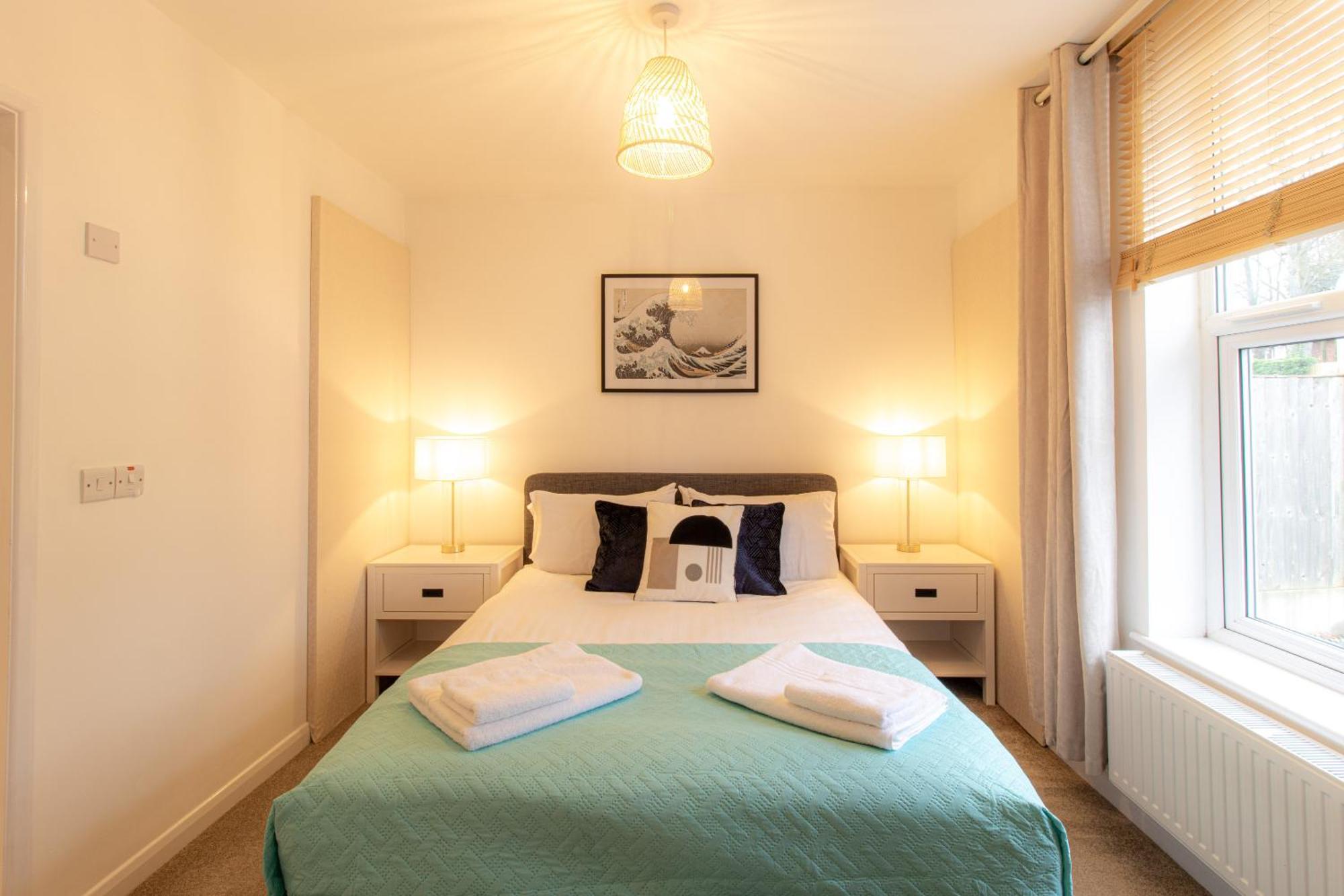 Crescent House Apartments 텔퍼드 객실 사진