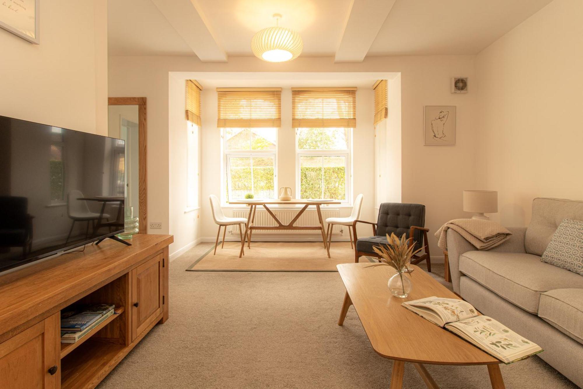 Crescent House Apartments 텔퍼드 객실 사진