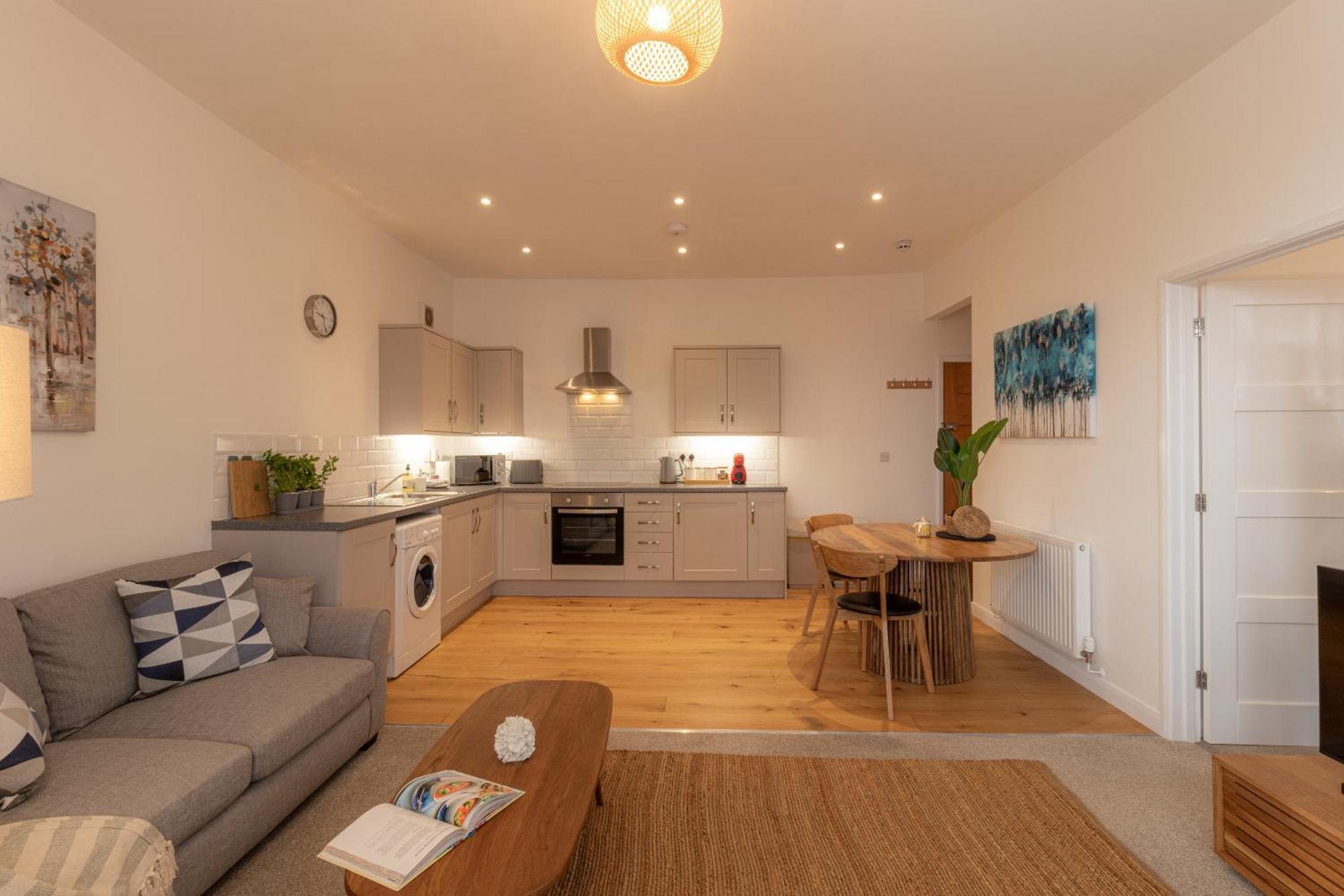 Crescent House Apartments 텔퍼드 객실 사진