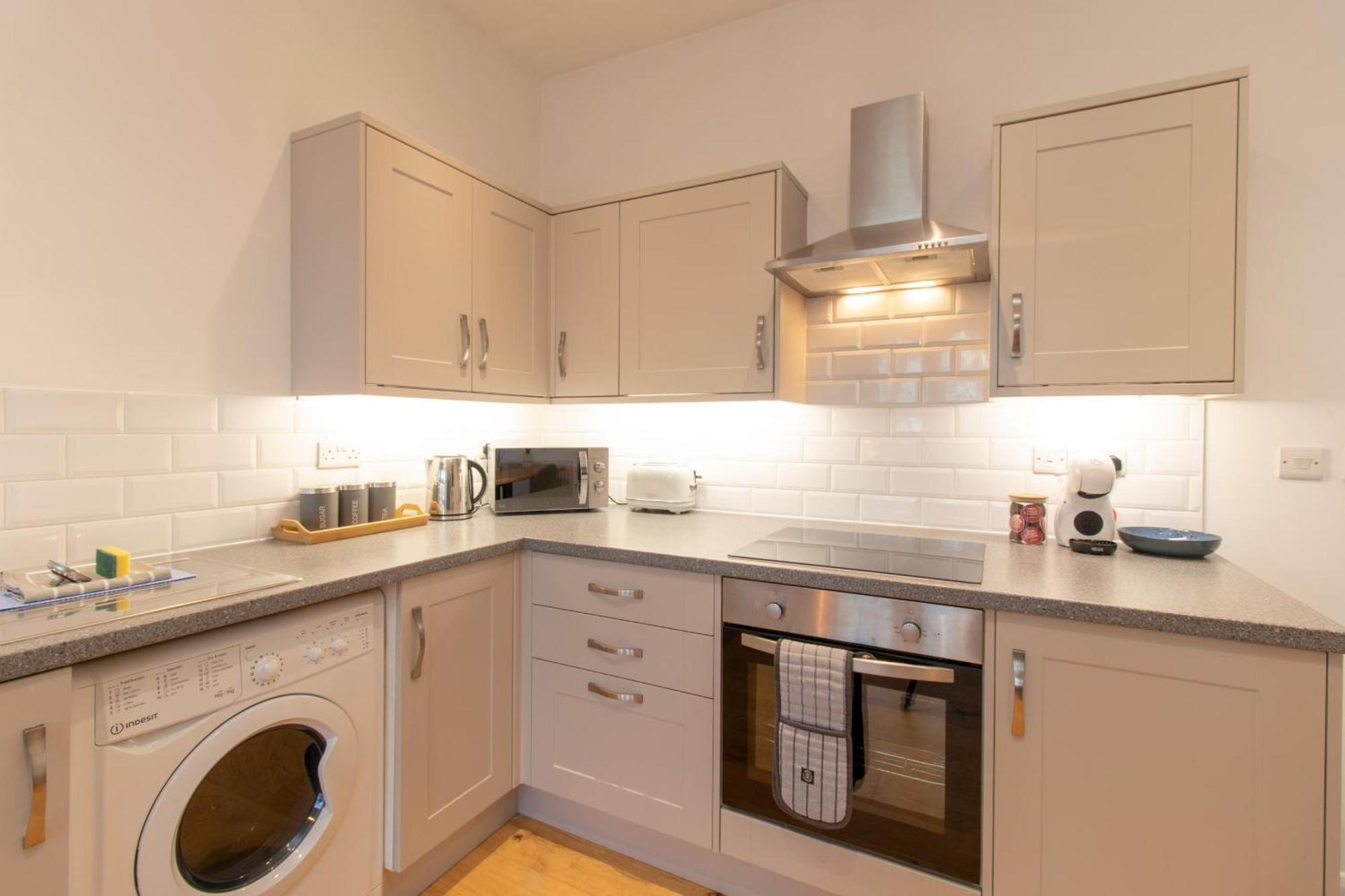 Crescent House Apartments 텔퍼드 객실 사진