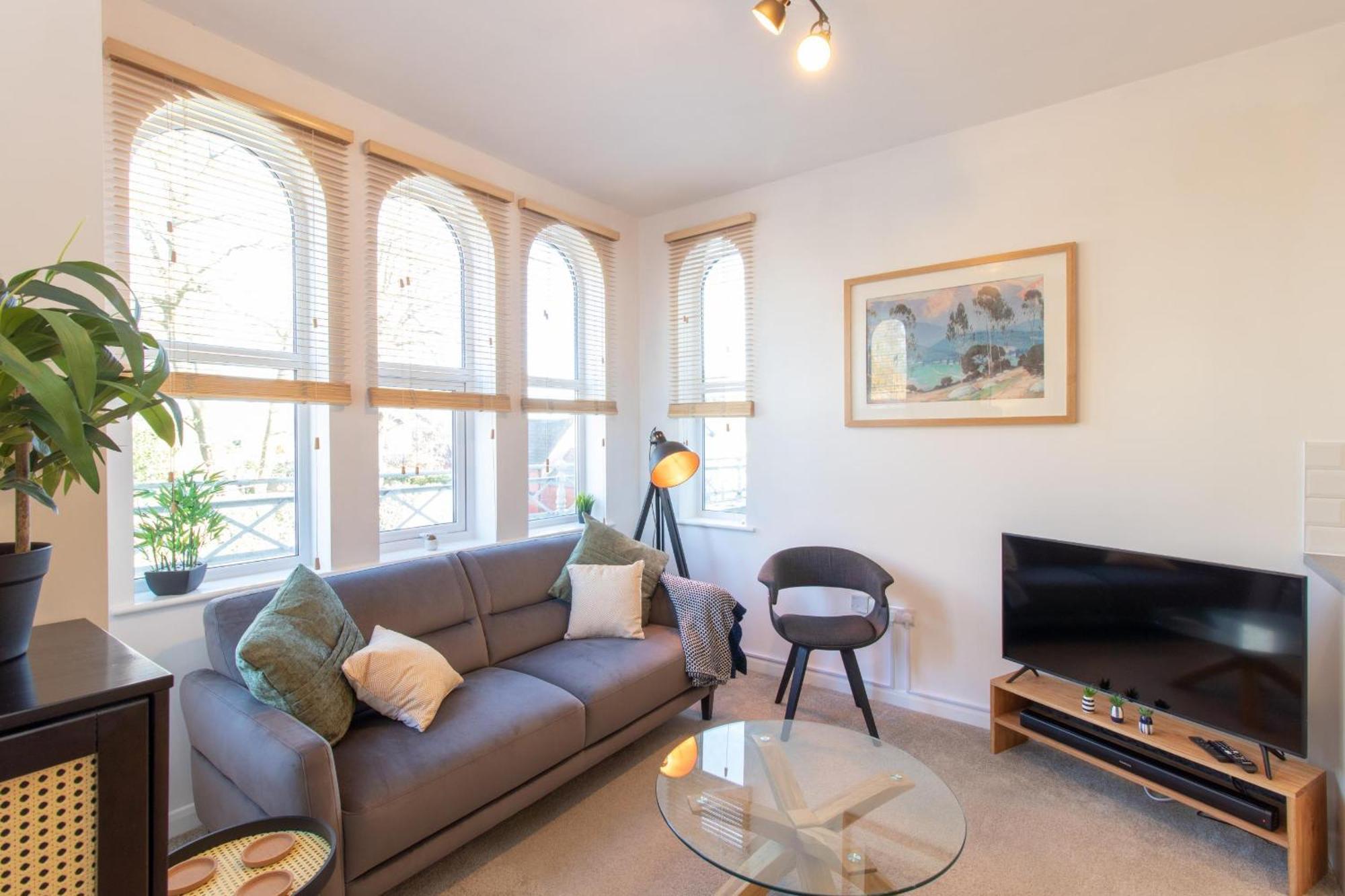 Crescent House Apartments 텔퍼드 객실 사진