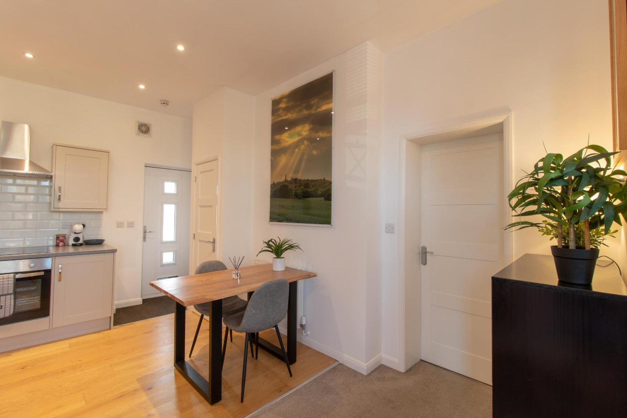 Crescent House Apartments 텔퍼드 객실 사진