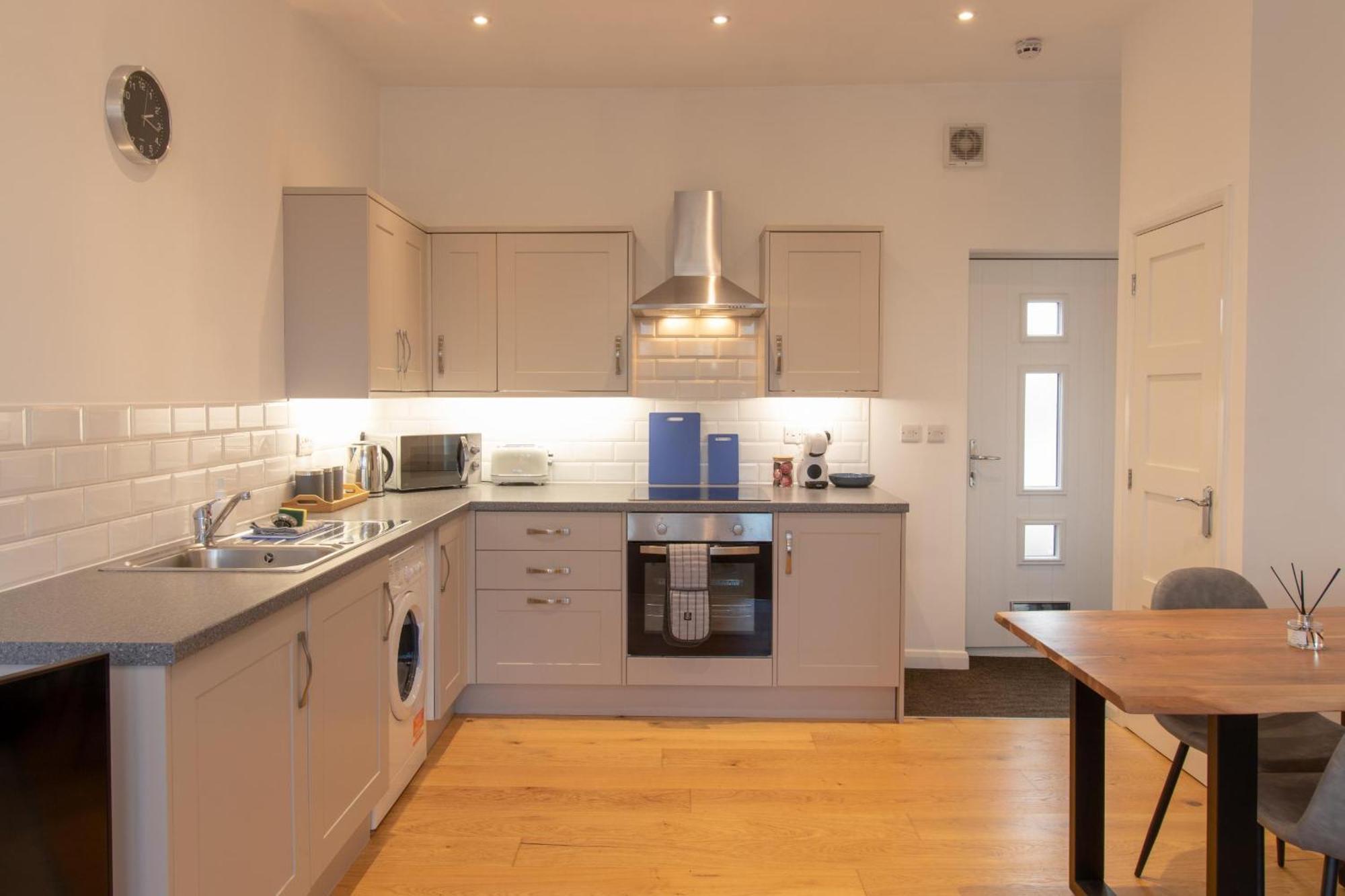 Crescent House Apartments 텔퍼드 객실 사진