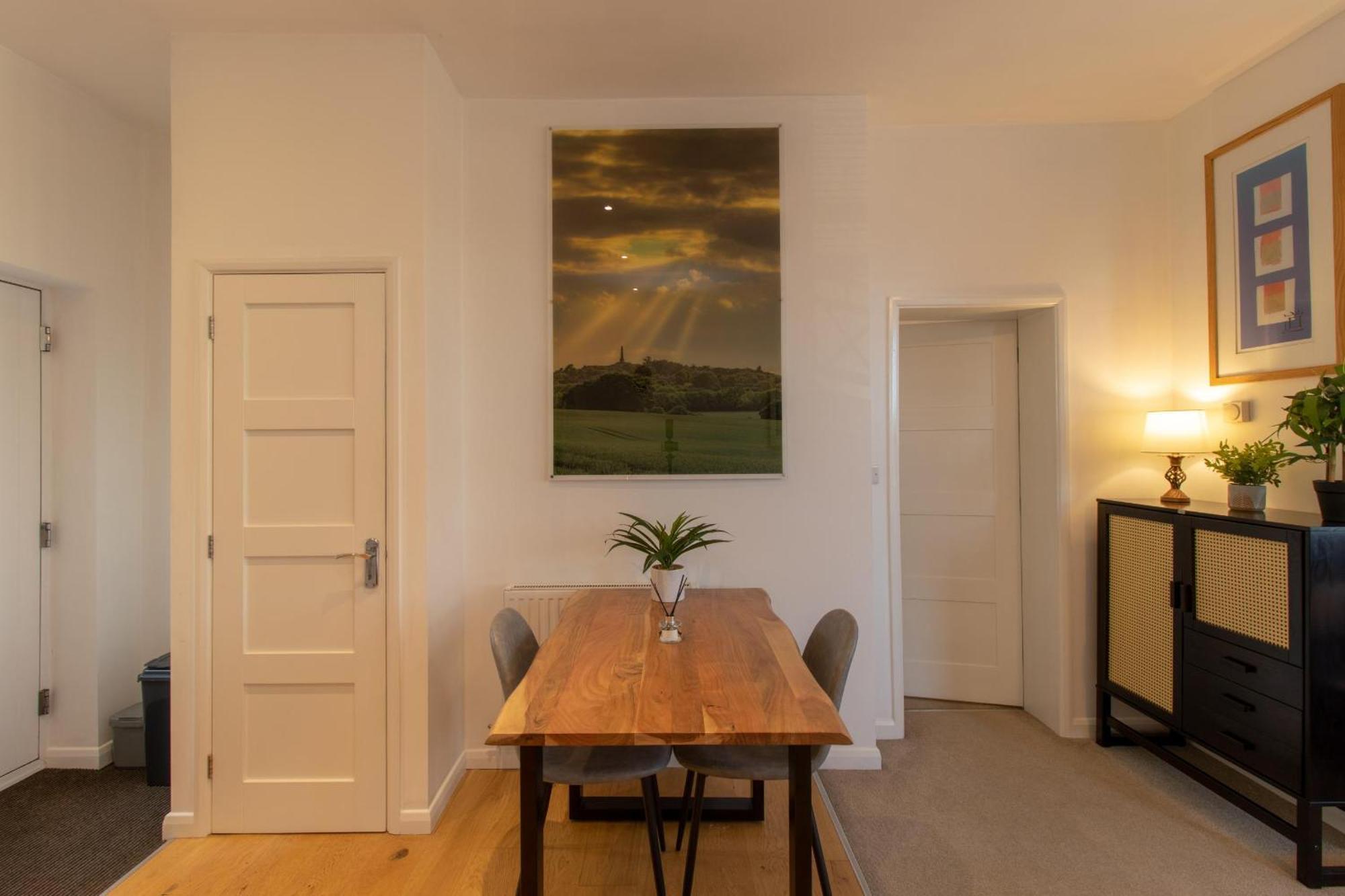 Crescent House Apartments 텔퍼드 객실 사진