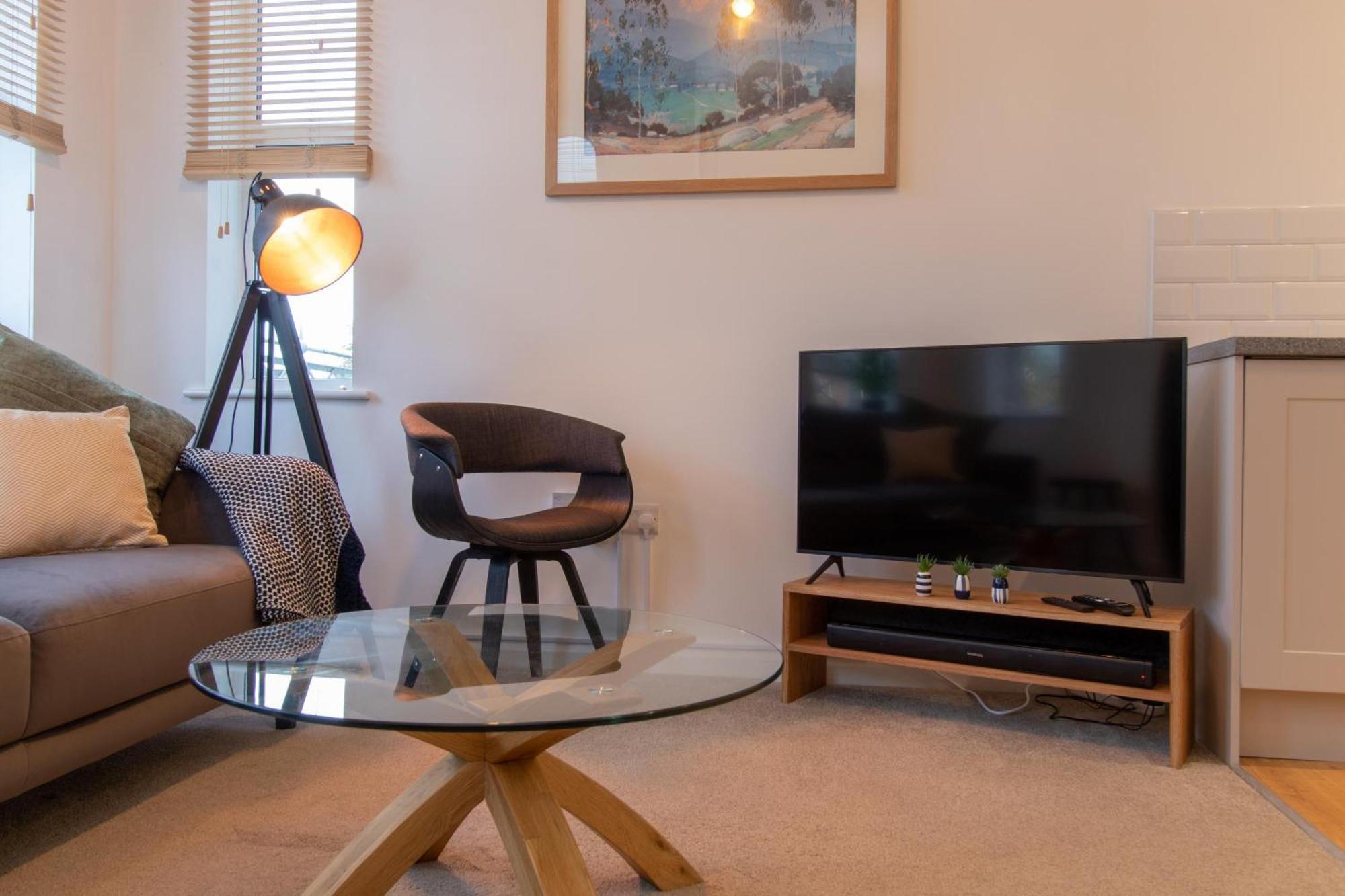 Crescent House Apartments 텔퍼드 객실 사진