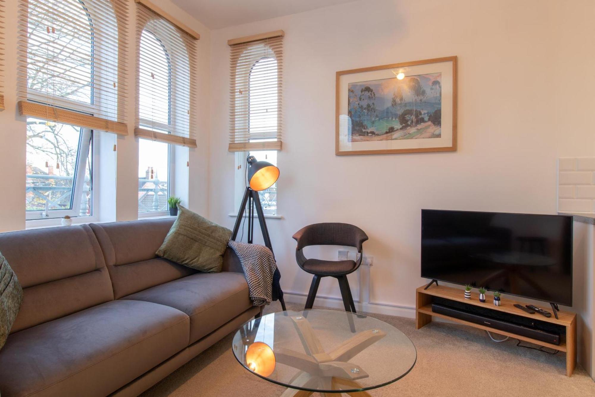 Crescent House Apartments 텔퍼드 객실 사진