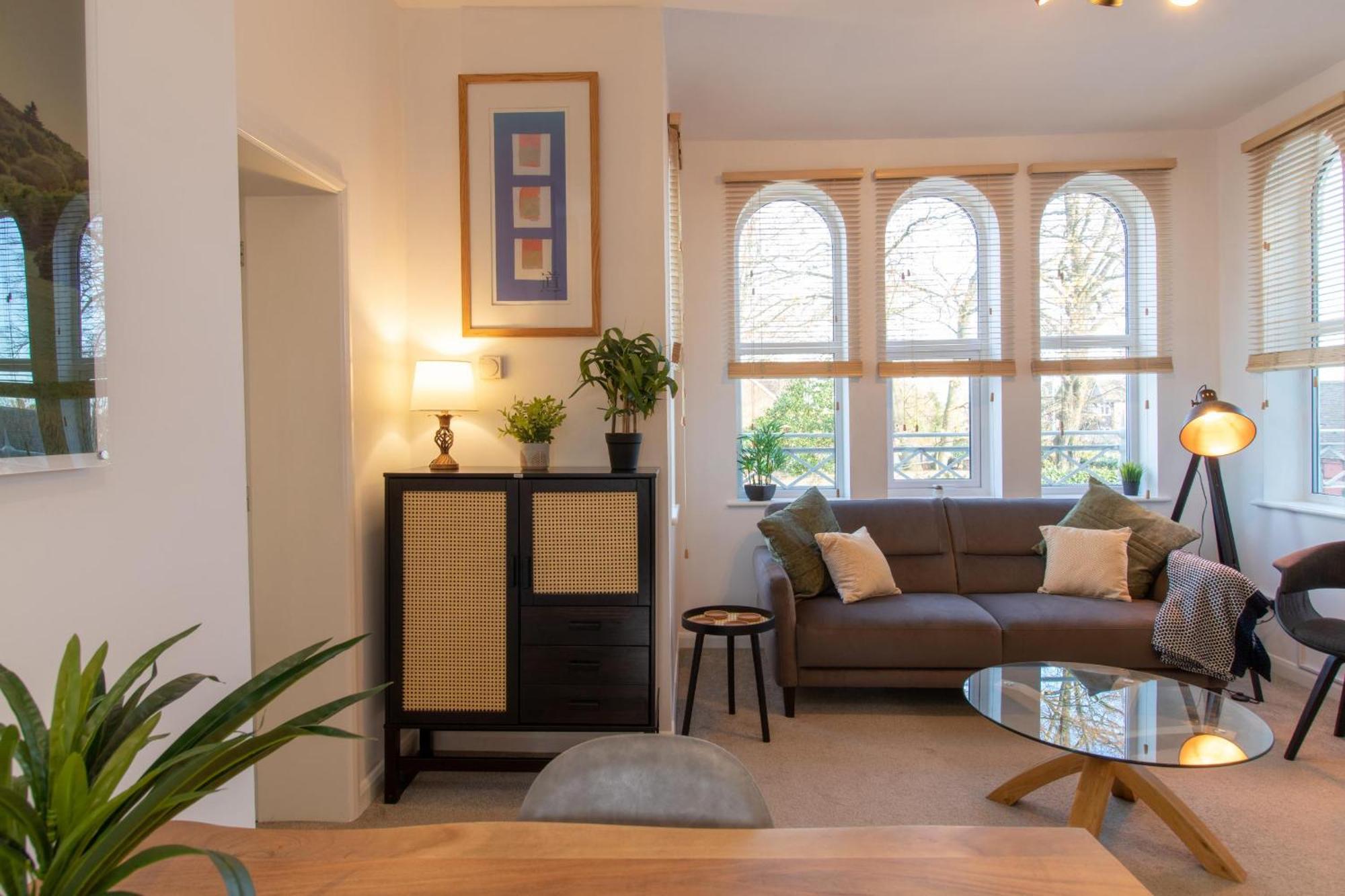 Crescent House Apartments 텔퍼드 객실 사진