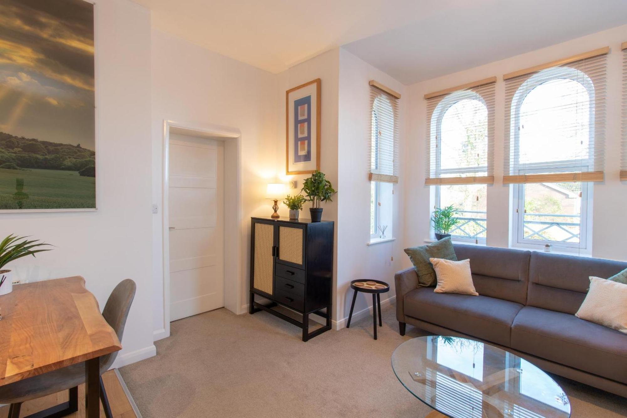 Crescent House Apartments 텔퍼드 객실 사진