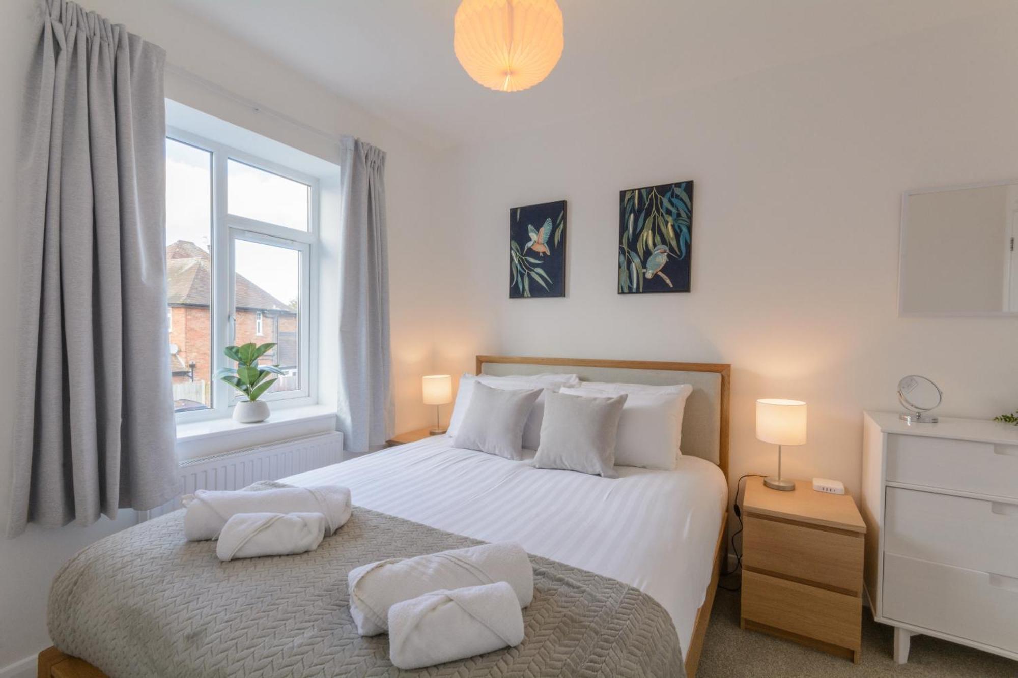 Crescent House Apartments 텔퍼드 객실 사진