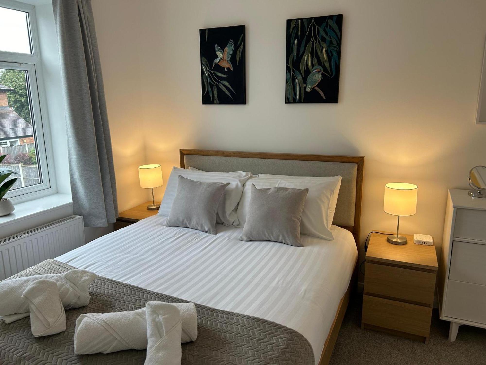 Crescent House Apartments 텔퍼드 객실 사진
