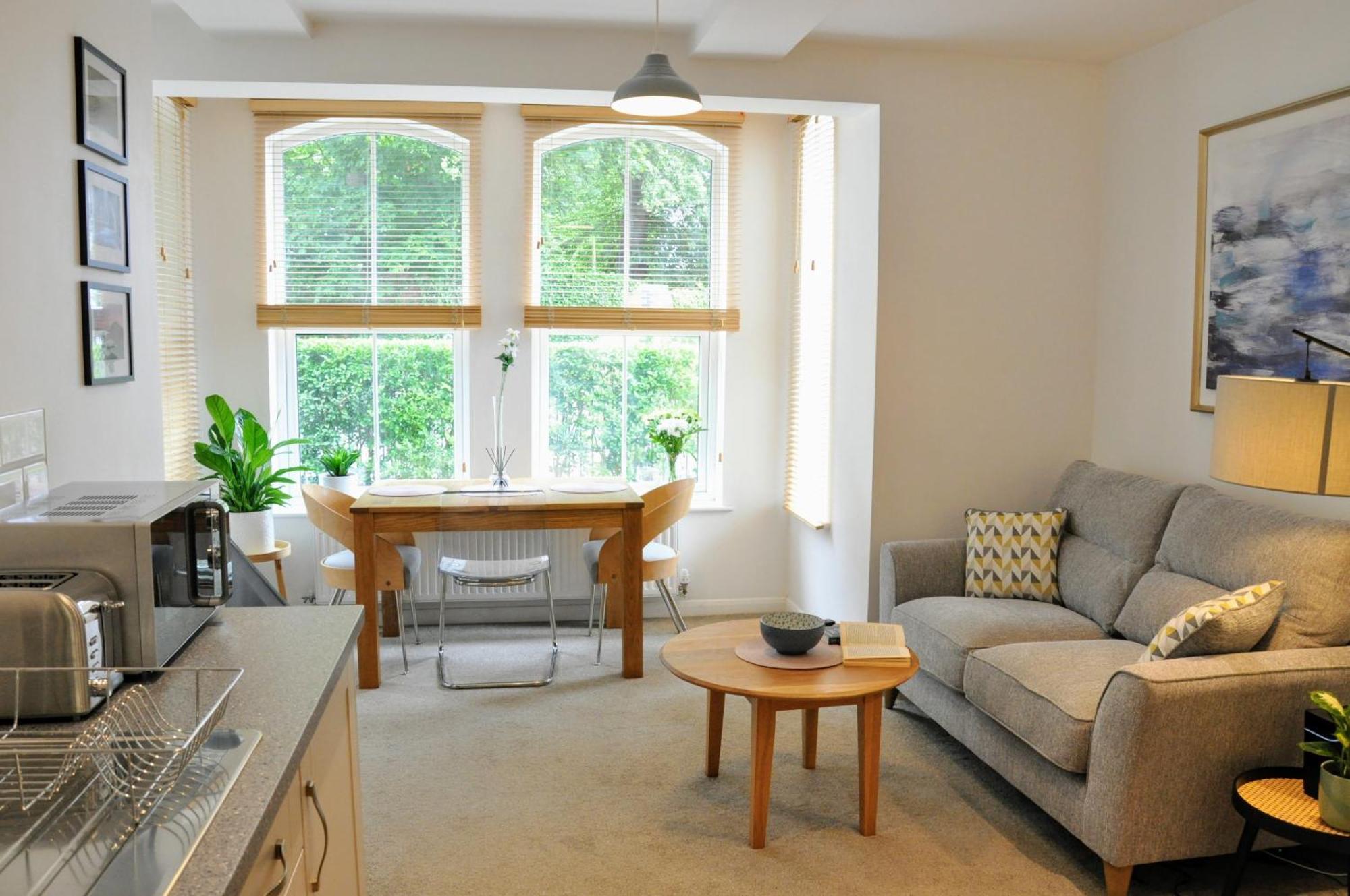 Crescent House Apartments 텔퍼드 외부 사진