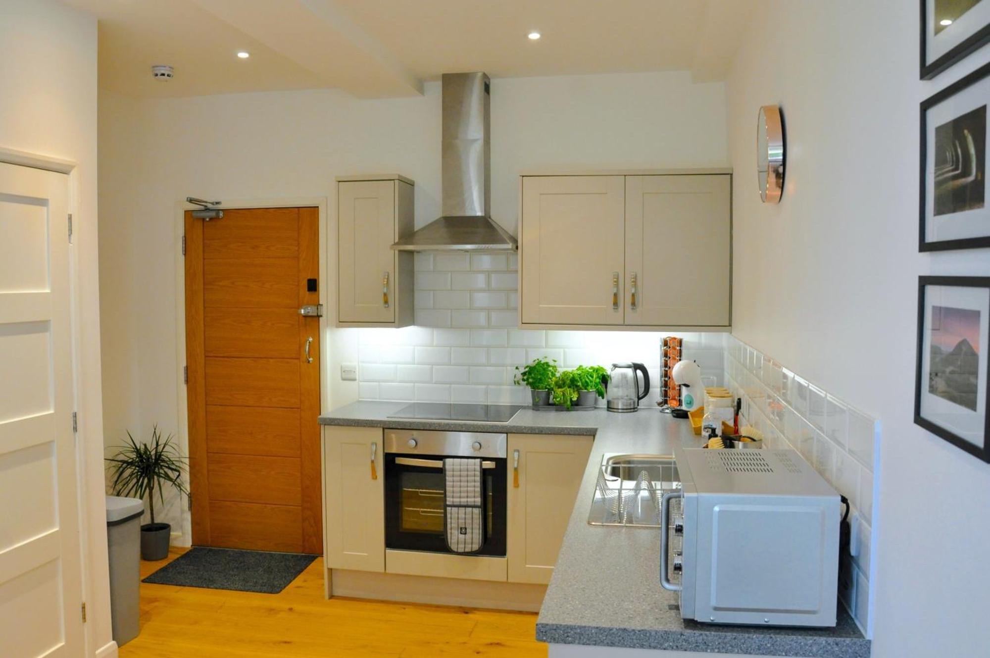 Crescent House Apartments 텔퍼드 객실 사진